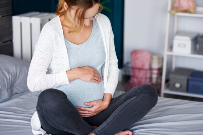 Flujo Vaginal En El Embarazo Causas Sintomas Y Como Gestionarlo 6807